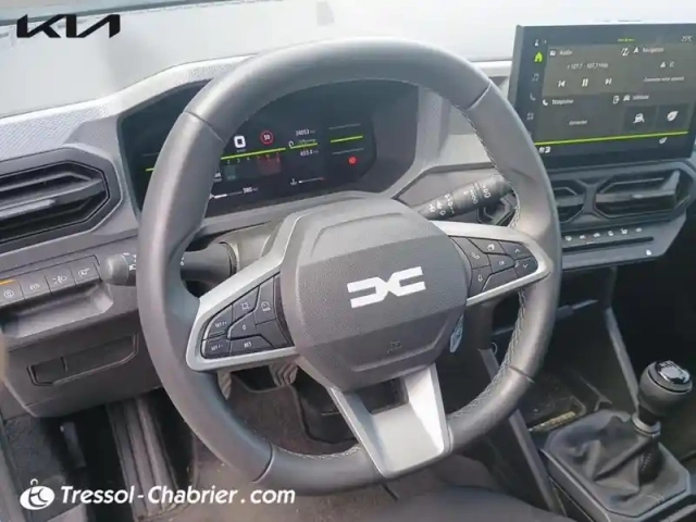 Dacia Bigster mild hybrid 140 essential — photo 12
