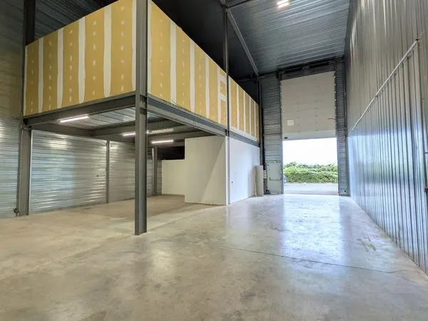 Local 306 m² Villenave-d'Ornon