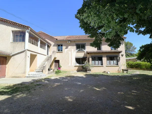 Propriété 9 pièces 208 m²