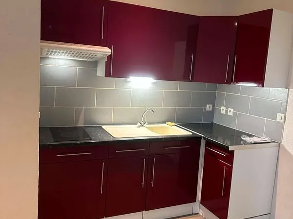 Vent coquet appartement T2, 2 pièces, avec climatisation, situé à 3 minutes à pied de la gare et à 5
