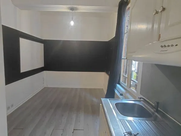 Appartement 2 pièces de 26 m² à rafraîchir - Centre-ville de Troyes