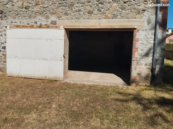 Grand garage
