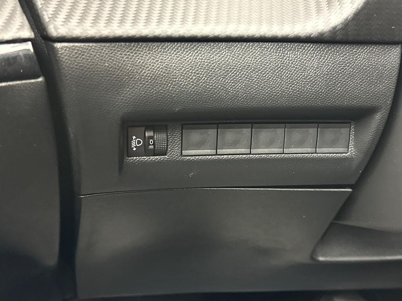Peugeot 2008 hybrid 145 e-dcs6 style — photo 16