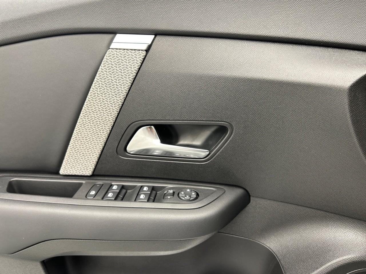 Citroën C4 puretech 130 s&s eat8 shine — photo 30