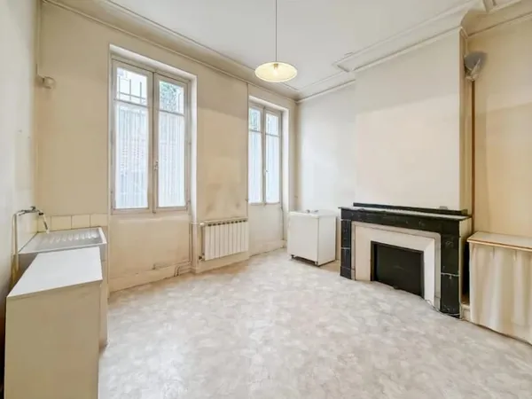 Local 1 pièce 133 m²