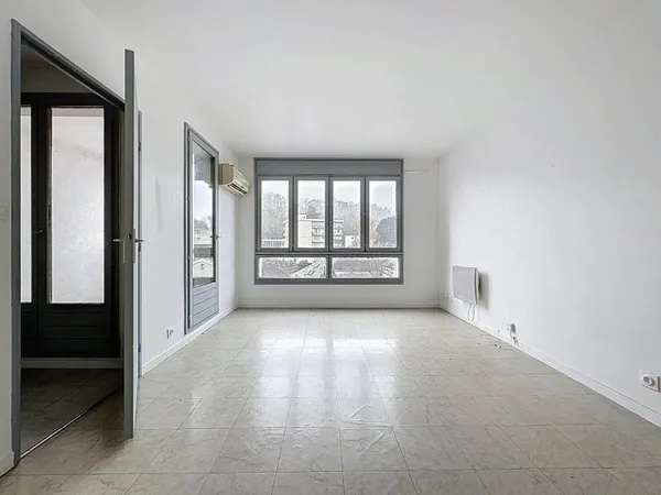 Hyper centre - T2 dans immeuble avec ascenseur