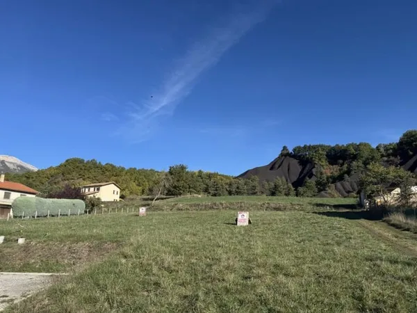 Terrain 650 m²