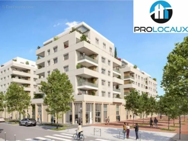 546 m² à Vaulx-En-Velin
