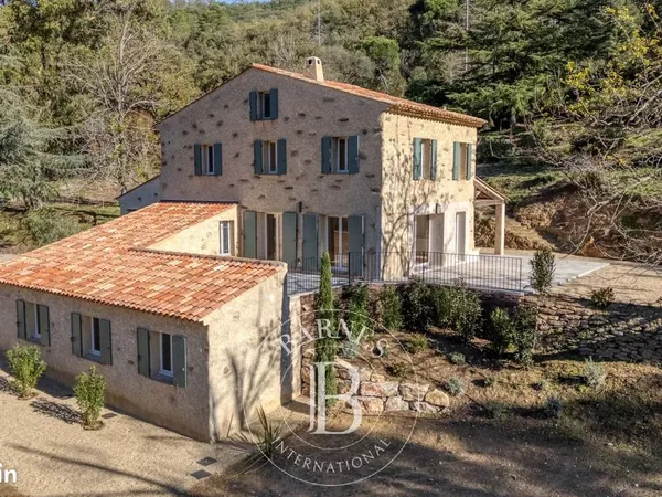 Propriété 8 pièces 212 m²