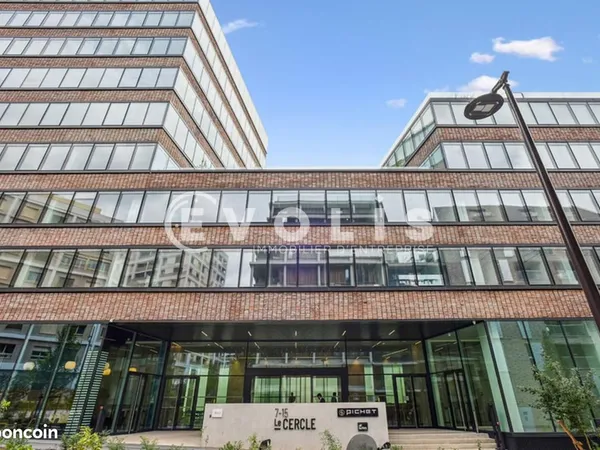 Bureaux 2 465 m²