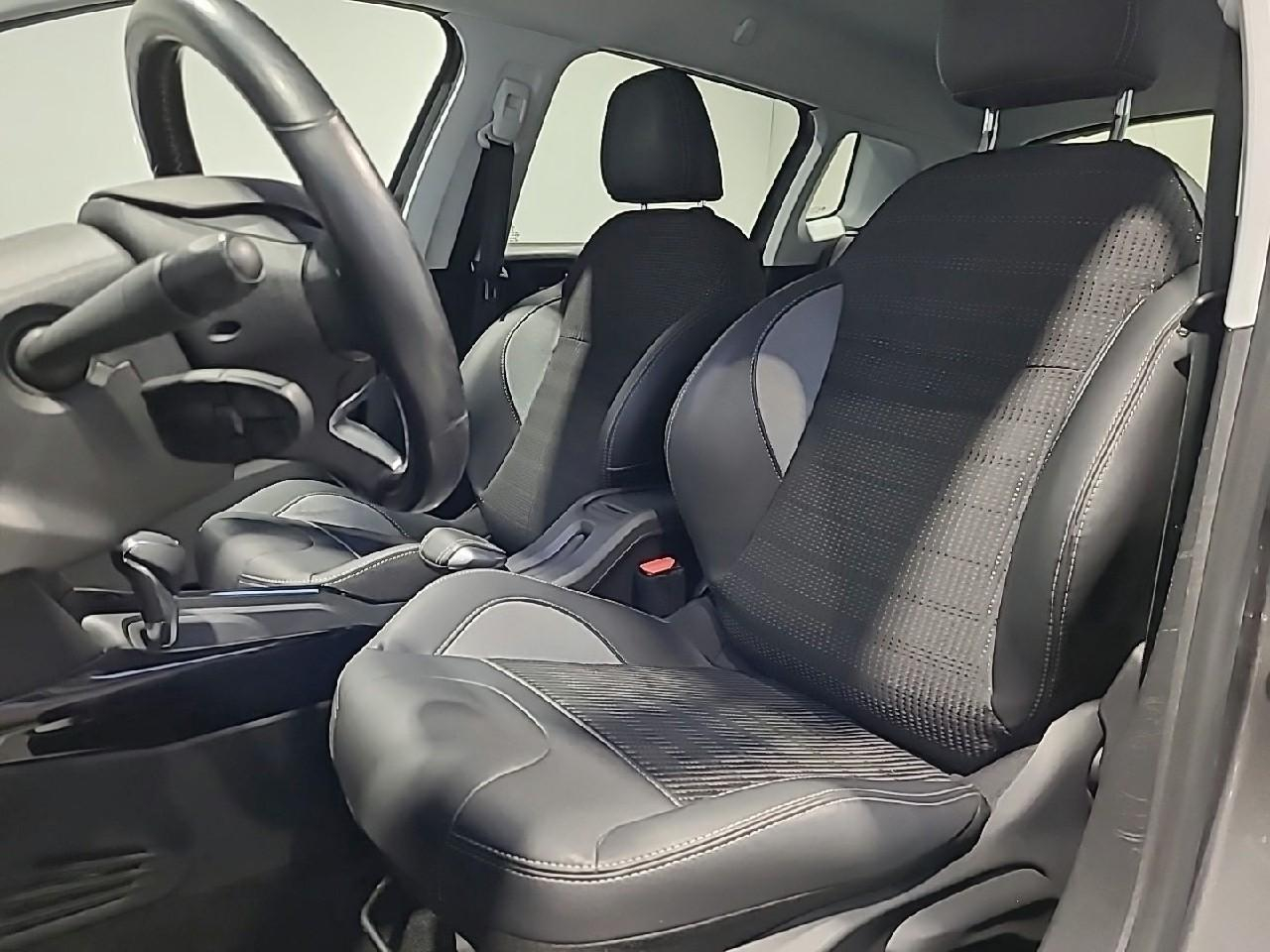 Peugeot 2008 puretech 130ch s&s eat6 allure — photo 10