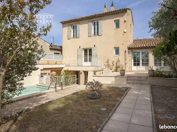 Maison 7 pièces 262 m²