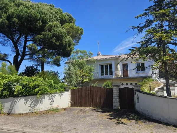 MAISON DE 151,2 M2 HABITABLES, PROCHE DES COMMODITÉS !