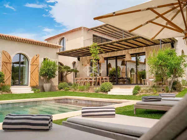 Maison 10 pièces 380 m²
