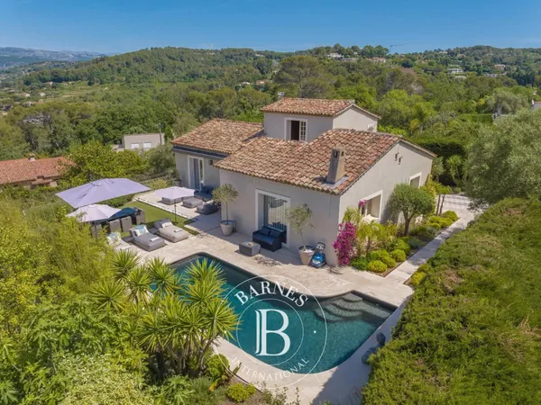 MOUGINS - VILLA RÉNOVÉE - DOMAINE SÉCURISÉ