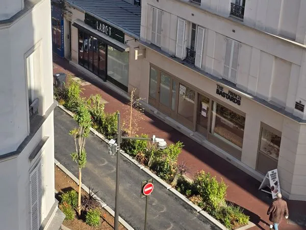 Levallois Carnot - Studio 28 m² - 4e étage ascenseur - Vue dégagée et rue arborée
