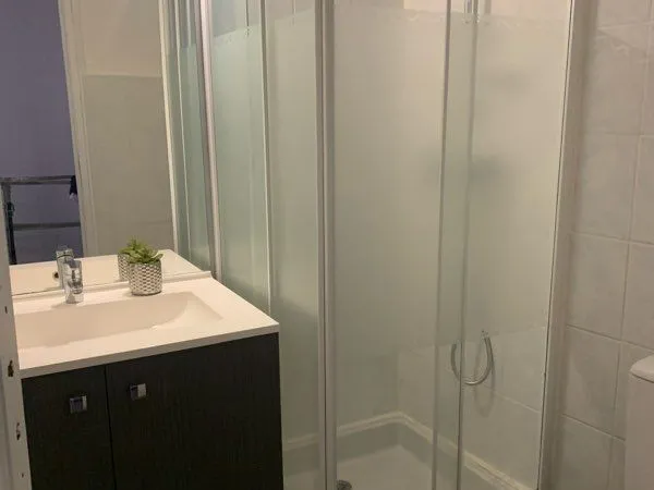 Part vd beau studio refait à neuf