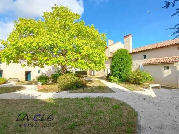 Maison 14 pièces 366 m²