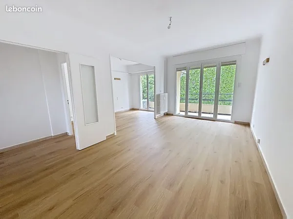Appartement 65,88 m² (Loi Carrez) - Cagnes-sur-Mer centre-ville, Place de Gaulle