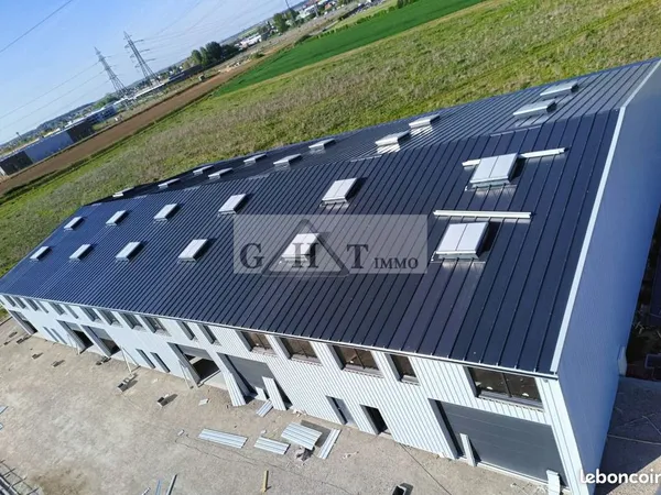 Local industriel 210 m²