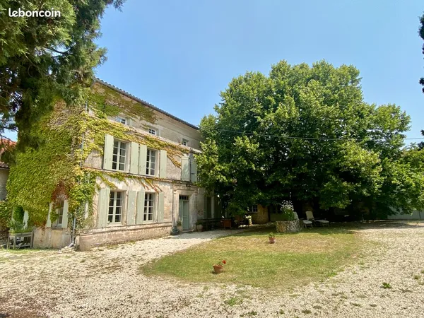 Propriété charentaise - 270 m² - parc clos & ancienne distillerie