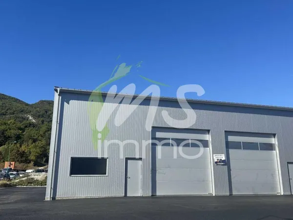 Entrepôt de 210 m² - LA SAULCE