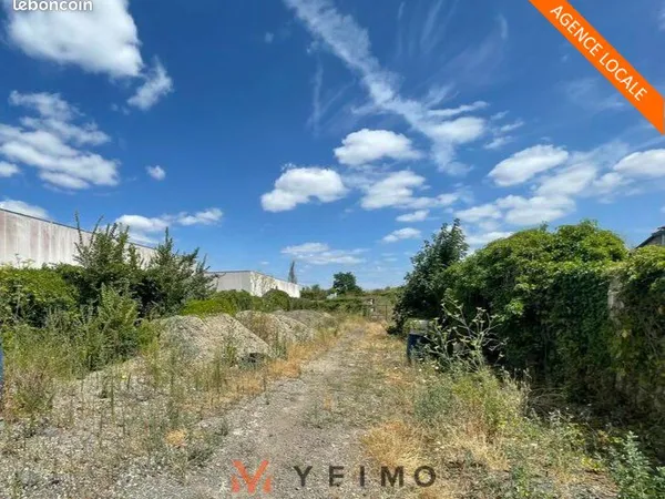 TERRAIN 3750 m² ÉPÔNE
