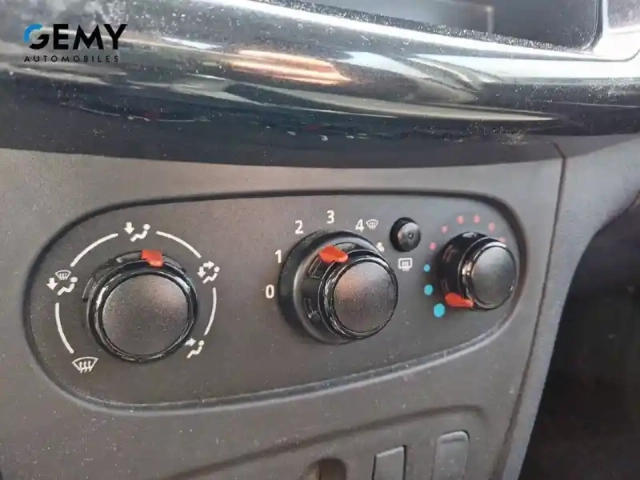 Dacia Sandero sce 75 — photo 15