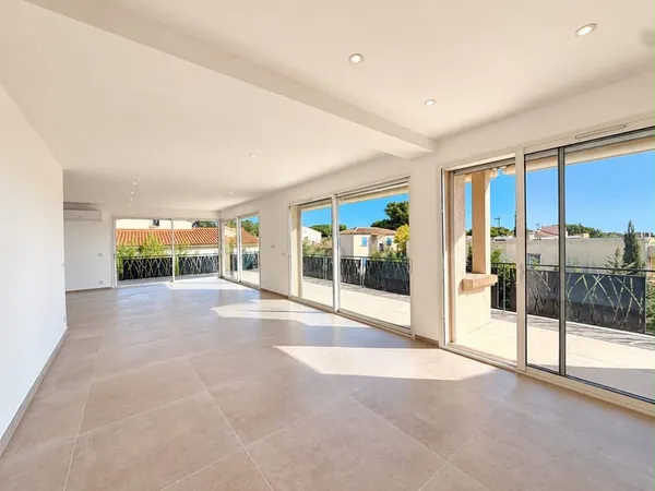 BANDOL- votre pied-à-terre neuf à deux pas des plages!