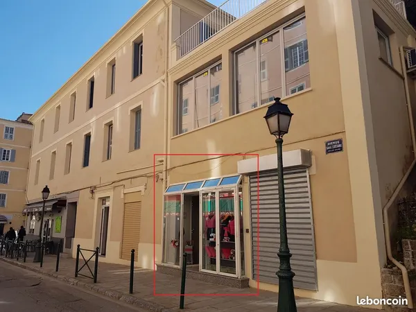 Local commercial 11m2 avec vitrine