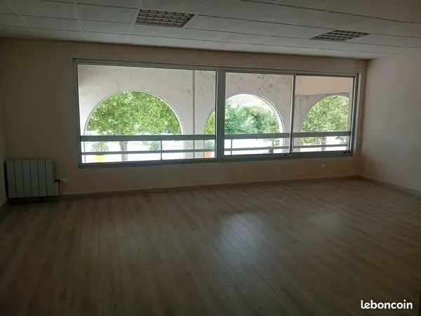Locaux commerciaux / Bureaux