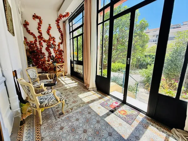 Loft avec verrière, mezzanine & accès jardin Palais Astori