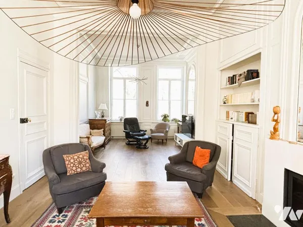 Maison 8 pièces 244 m²
