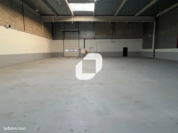 Local bureaux 2 406 m²