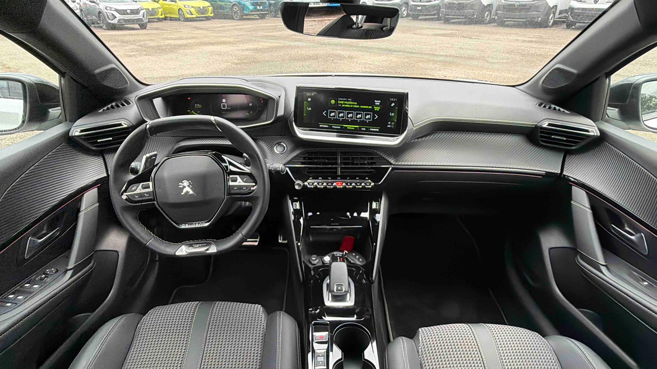 Peugeot 208 PureTech 100 S&amp;S EAT8 — photo 9