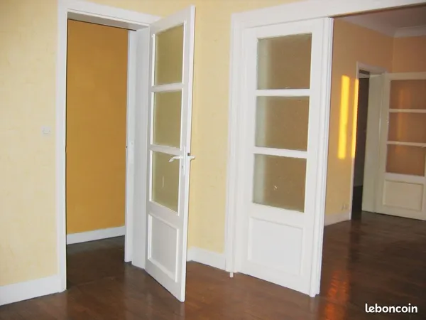 Appartement lumineux 110m2 proche commerce, bus et gare SNCF