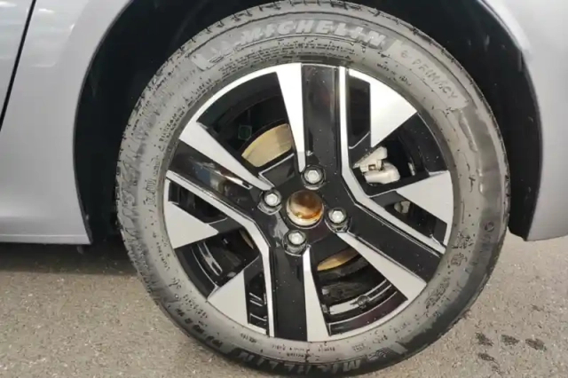 Peugeot 208 electrique 50 kwh 136ch — photo 12