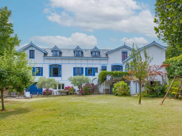 Maison 8 pièces 337 m²