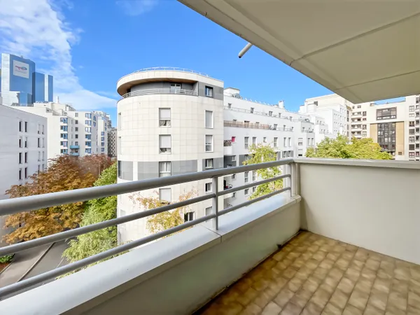 COURBEVOIE // Appartement T2 avec balcon + cave + place de parking