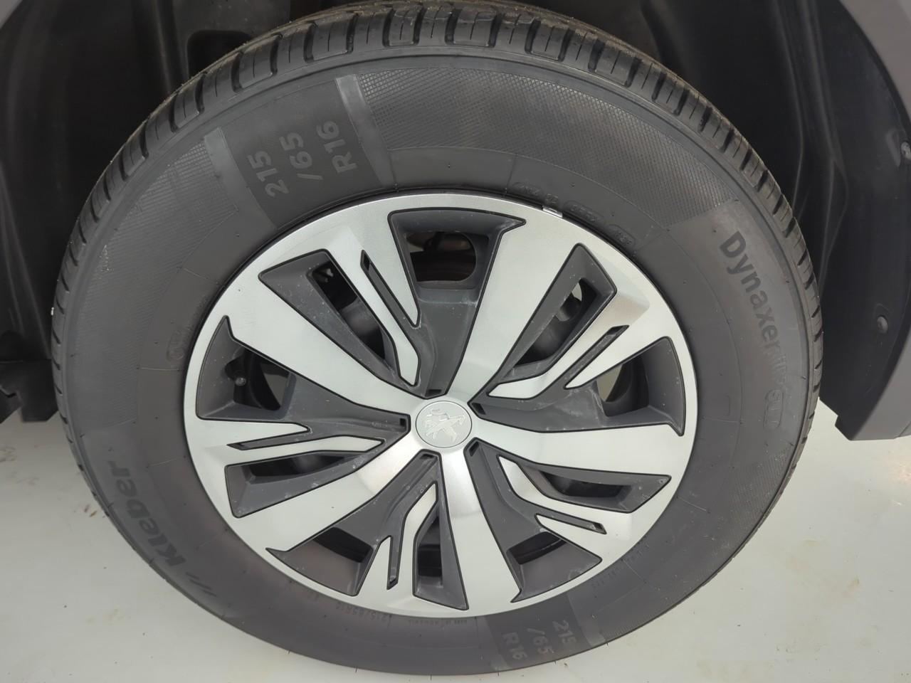 Peugeot 2008 puretech 100 s&s bvm6 active pack — photo 17