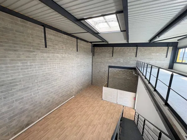 Local d'activité 211 m²