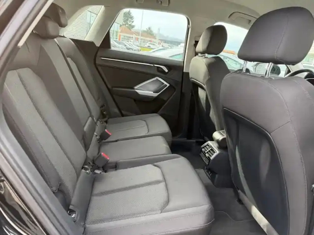 Audi Q3 35 tfsi 150 ch — photo 31