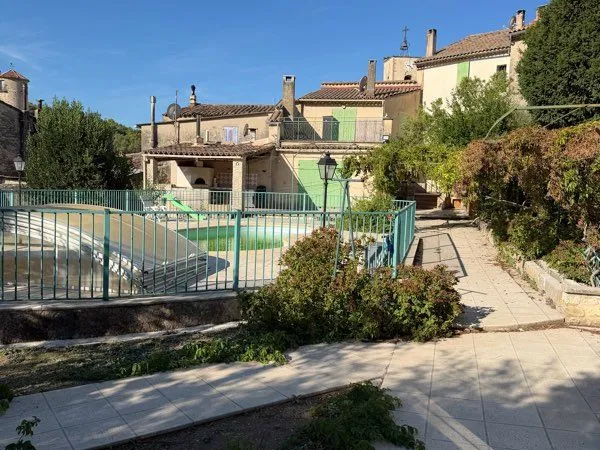 Maison de village 200 m2 avec piscine