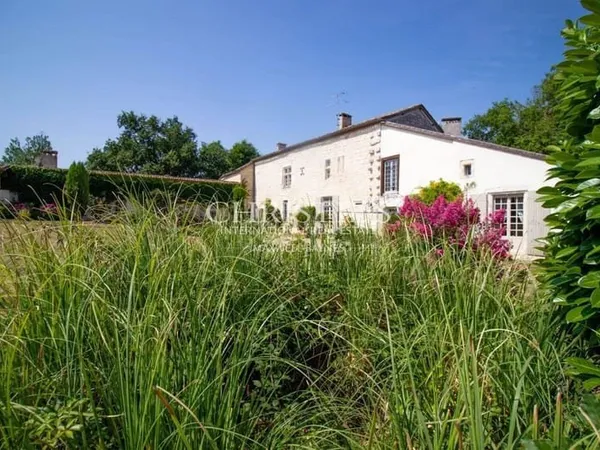 Maison 9 pièces 367 m²