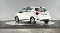 Toyota Yaris 100h Dynamic 5p RC18 — photo 8