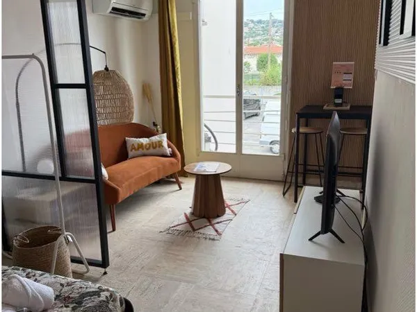 🌊 studio meublé face au port de golfe-juan - idéal étudiant 🎓