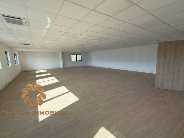 Bureaux 182 m²