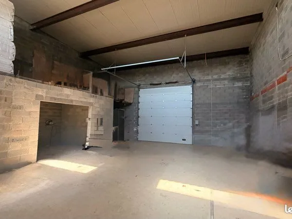 Local dépôt 132+25m2 bureau