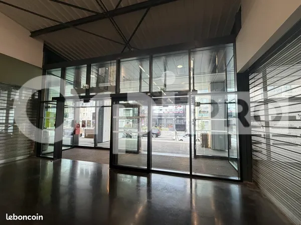 Local commercial 158 m²