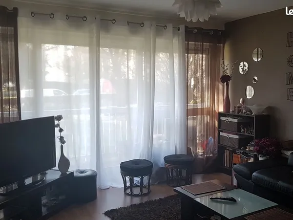 Sous - Location Appartement T2 très sympa sur VELIZY